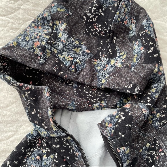 Lululemon coat - Picture 4 of 4